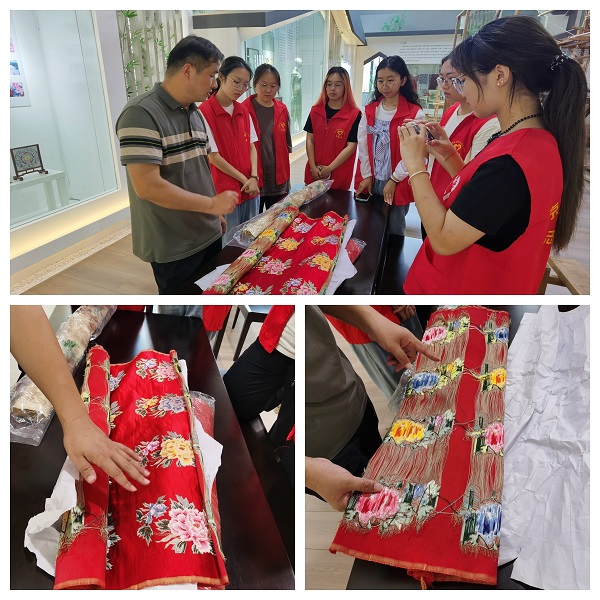 【3】蔡老师展示直播云锦产品.jpg